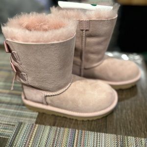Ugg boots light pink little girls size 12 unworn new